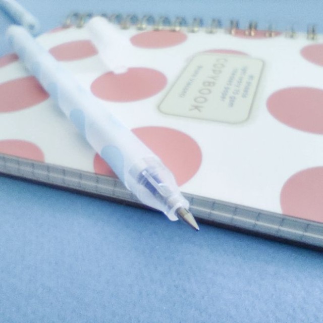 Ручка гелевая синяя BV UniWrite. Light blue polka dots 0,5мм Превью 5