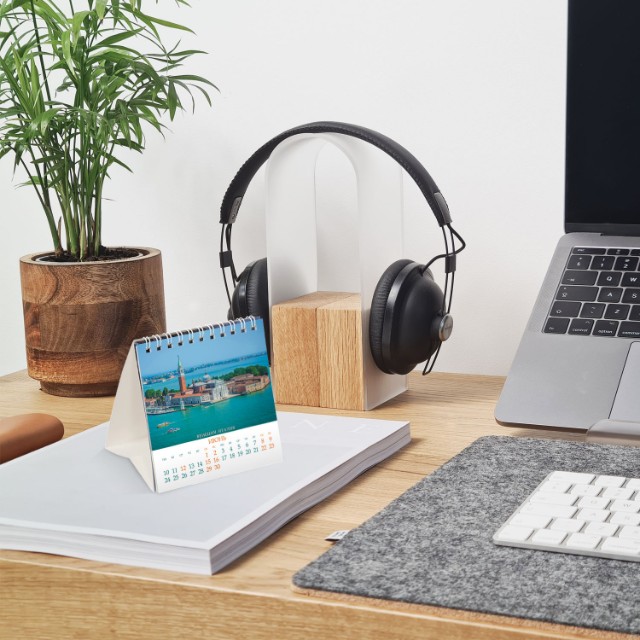 Календарь настольный 2024 (домик) 12КД6гр_03382 Верный друг Превью 2