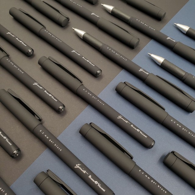 Ручка гелевая черная BV Egoiste 0.5 мм Превью 3